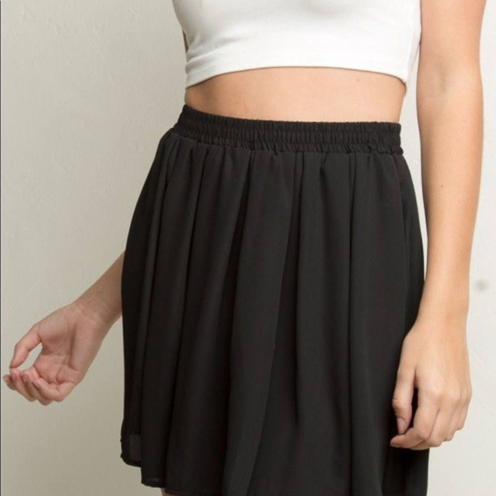 Brandy Melville Black flirty skirt